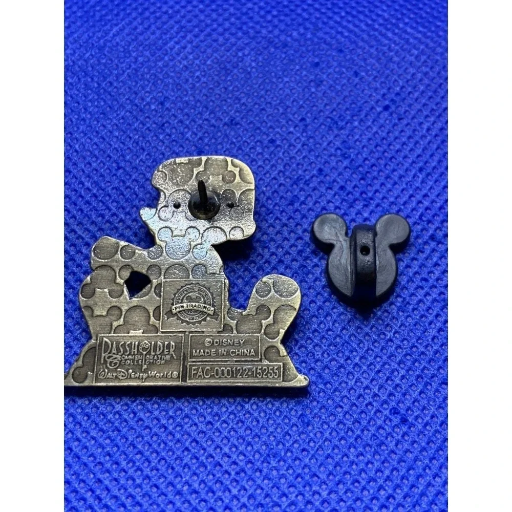 Pinocchio Annual pass holder disney pin Bronze From Rare set of 4 2016